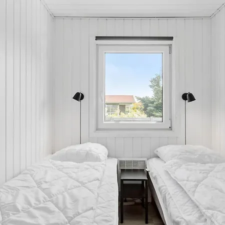 Hébergement de vacances Awesome In Vaeggerlose With Sauna *