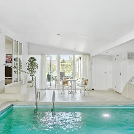 Awesome In Vaeggerlose With Sauna Hébergement de vacances Bøtø By