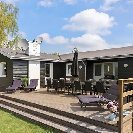 펜션 6 Bedroom Awesome In Vaeggerlose Bøtø By