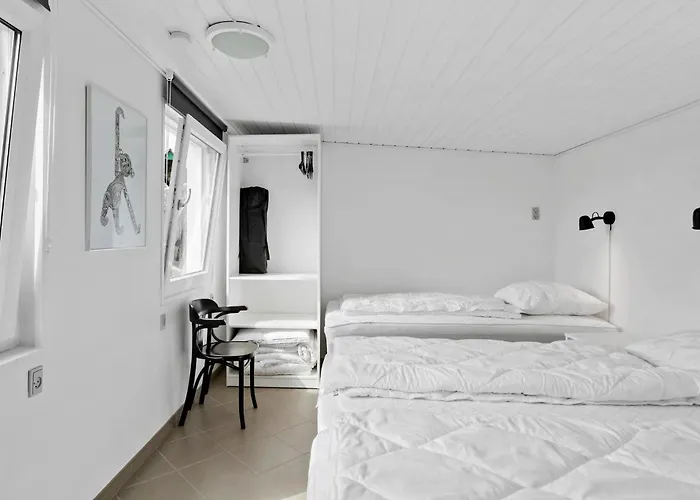 6 Bedroom Awesome In Vaeggerlose 펜션 *