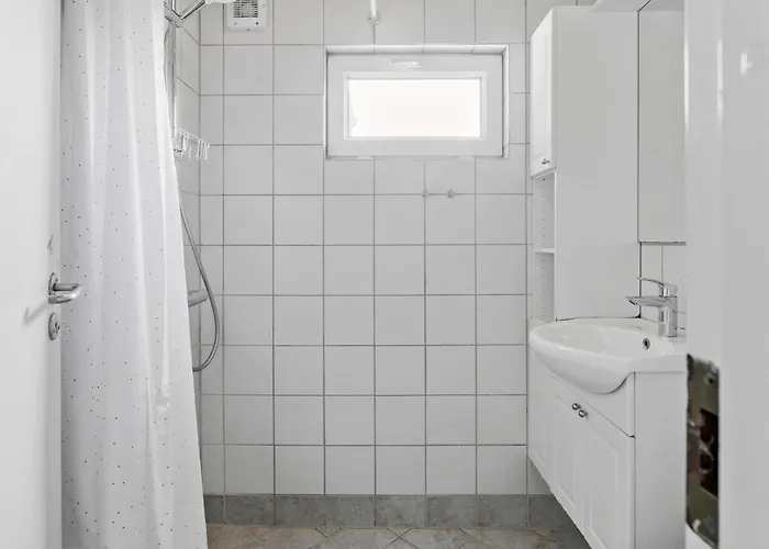 펜션 6 Bedroom Awesome In Vaeggerlose