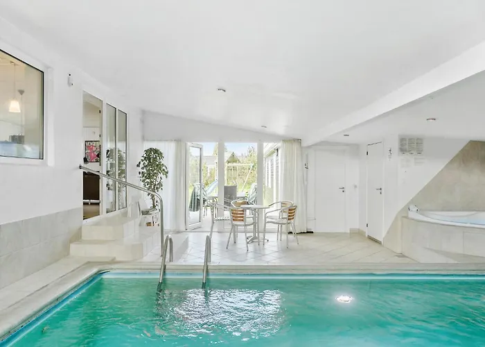 6 Bedroom Awesome In Vaeggerlose Semesterbostad Bøtø By