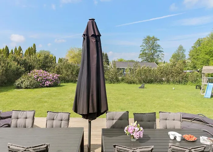 Semesterbostad 6 Bedroom Awesome In Vaeggerlose *