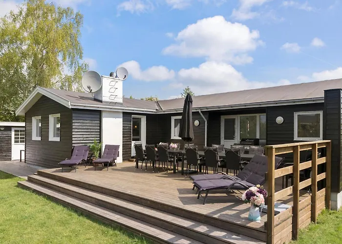 Semesterbostad 6 Bedroom Awesome In Vaeggerlose Bøtø By